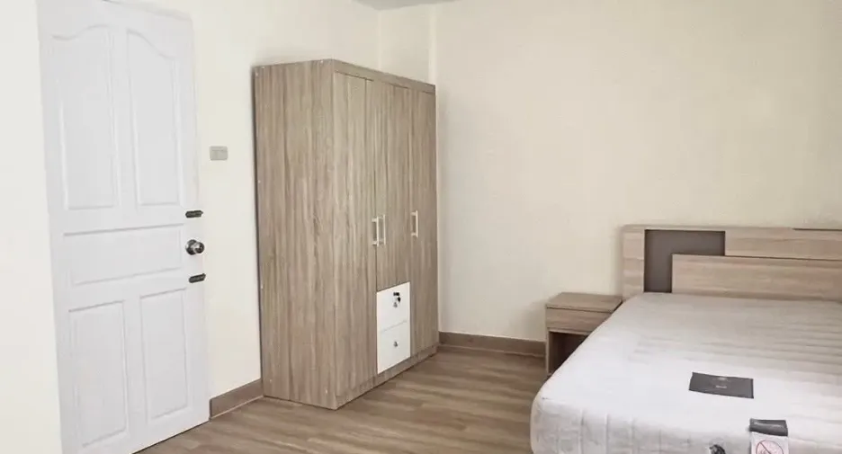 Haus zur Miete mit 4 Zimmer in Sathon, Bangkok