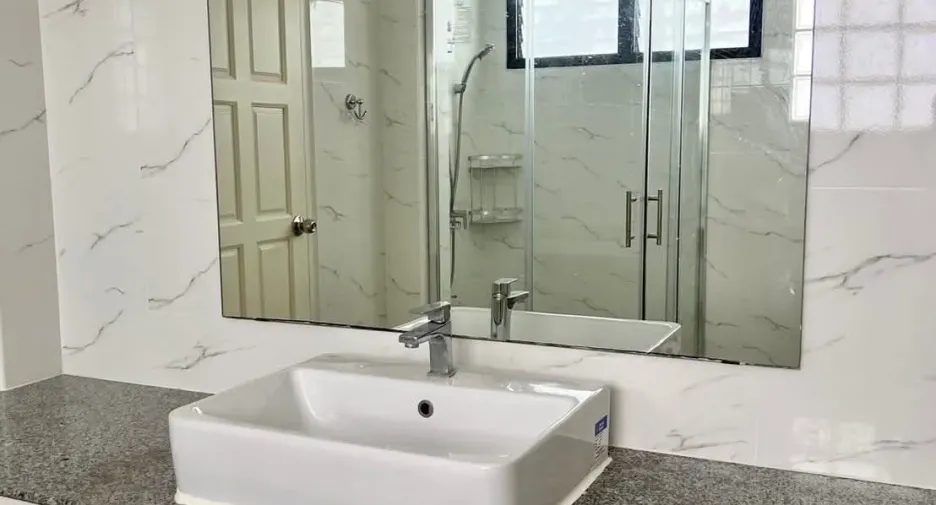 Haus zur Miete mit 4 Zimmer in Sathon, Bangkok