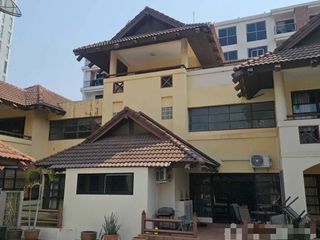 For sale 6 bedrooms townhouse in Bang Lamung, Chonburi