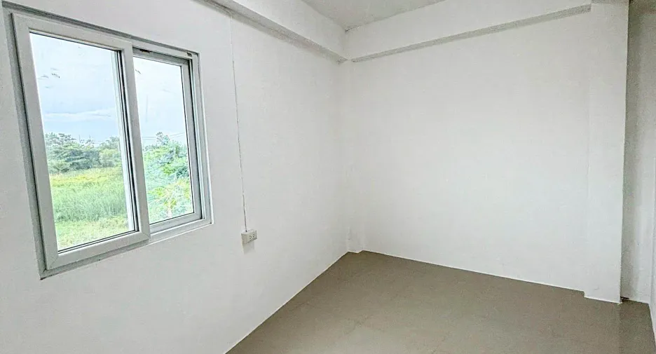 Local comercial en venta de 7 habitaciones en Mueang Nakhon Pathom, Nakhon Pathom