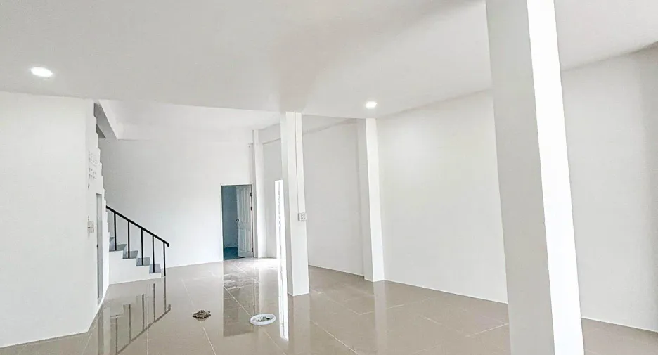 Local comercial en venta de 7 habitaciones en Mueang Nakhon Pathom, Nakhon Pathom