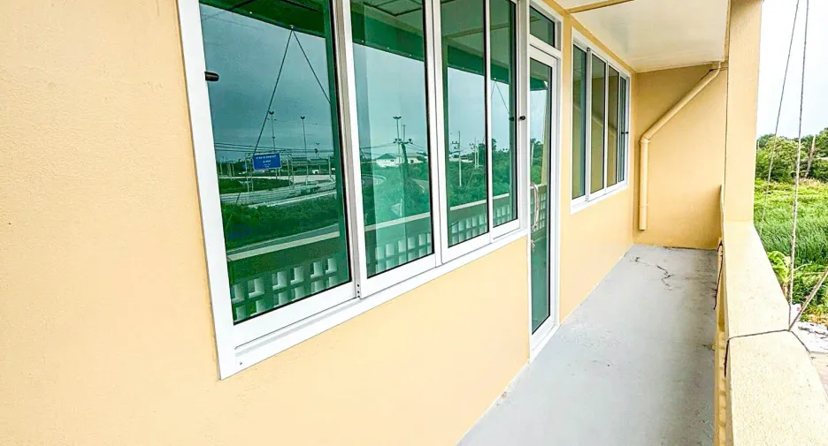Local comercial en venta de 7 habitaciones en Mueang Nakhon Pathom, Nakhon Pathom