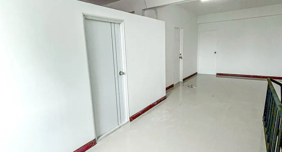 Local comercial en venta de 7 habitaciones en Mueang Nakhon Pathom, Nakhon Pathom