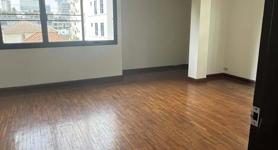 Haus zur Miete mit 8 Zimmer in Khlong Toei, Bangkok