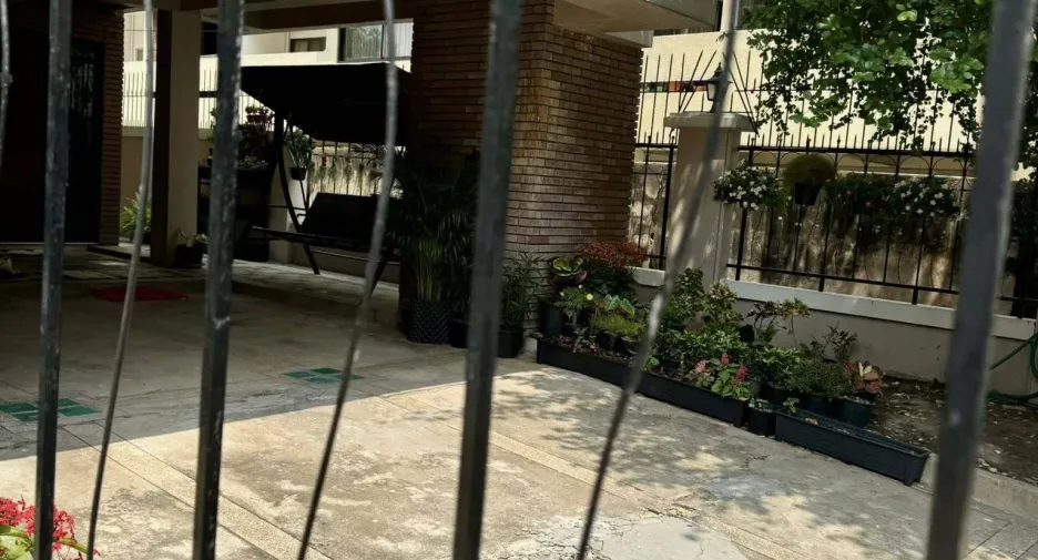 Haus zur Miete mit 8 Zimmer in Khlong Toei, Bangkok