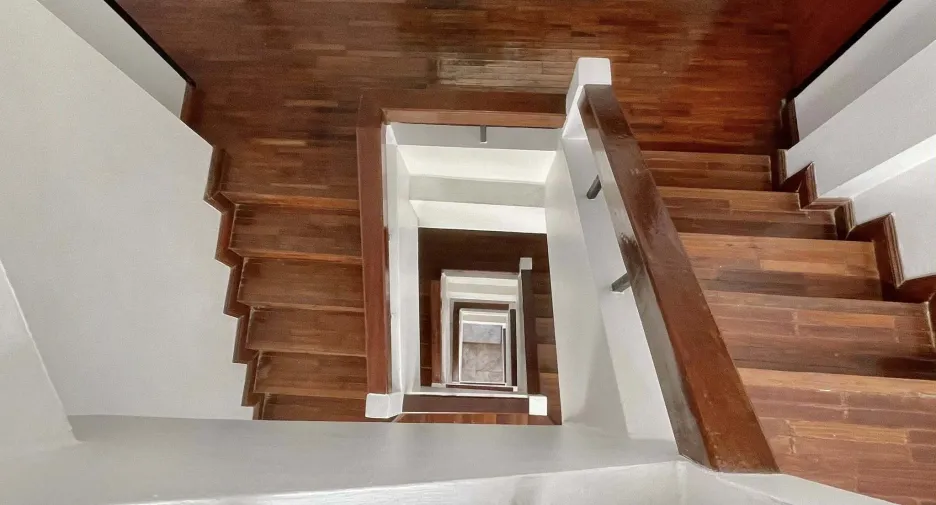 Haus zur Miete mit 8 Zimmer in Khlong Toei, Bangkok