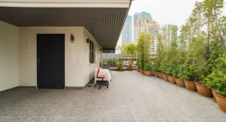 For rent 3 bedrooms condo in Khlong Toei, Bangkok