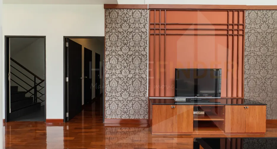 For rent 3 bedrooms condo in Khlong Toei, Bangkok