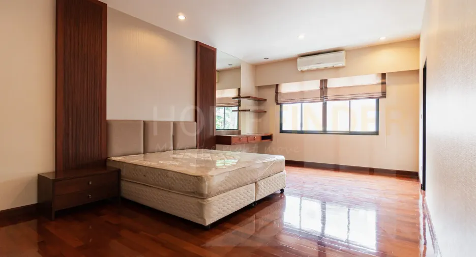 For rent 3 bedrooms condo in Khlong Toei, Bangkok