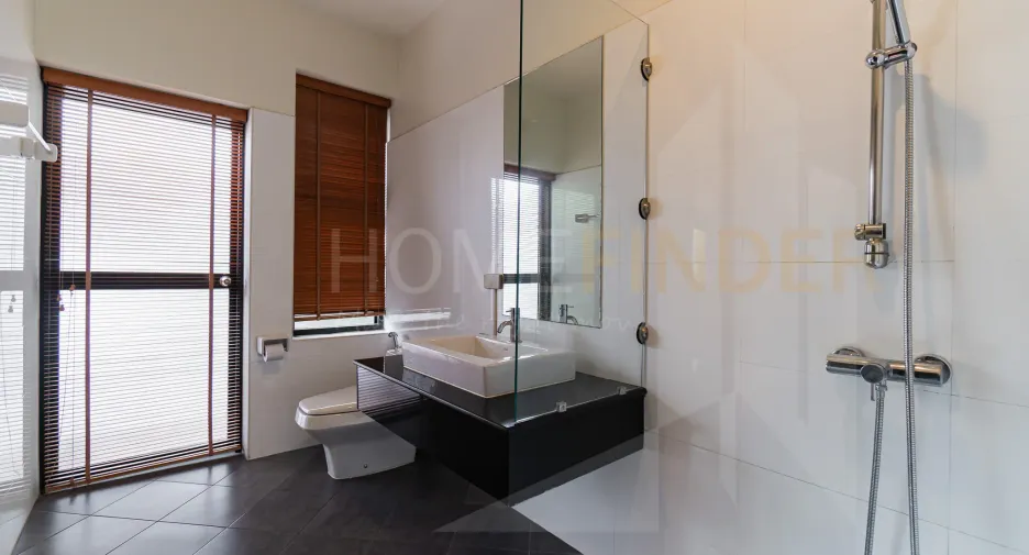 For rent 3 bedrooms condo in Khlong Toei, Bangkok