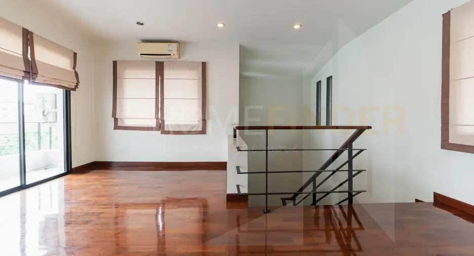 For rent 3 bedrooms condo in Khlong Toei, Bangkok