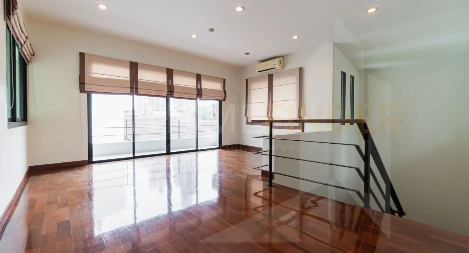 For rent 3 bedrooms condo in Khlong Toei, Bangkok