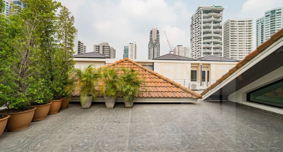 For rent 3 bedrooms condo in Khlong Toei, Bangkok