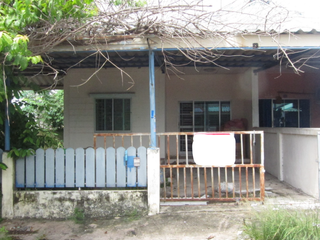 出售 2 卧室 联排别墅 在 Si Racha, Chon Buri