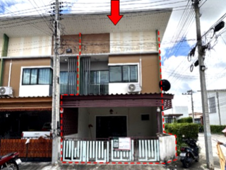 Casa adosada en venta de 2 habitaciones en Pluak Daeng, Rayong
