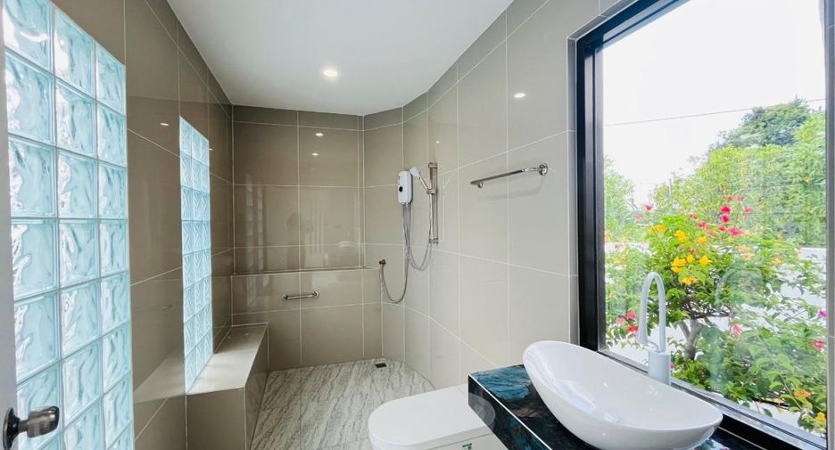 For sale 5 bedrooms house in Bang Lamung, Chonburi