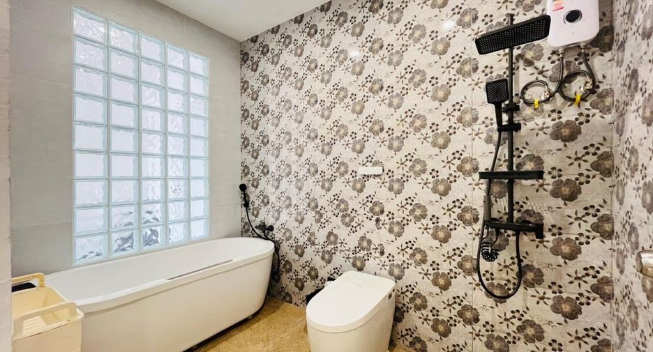 À vendre 5 chambres maison à East Pattaya, Pattaya