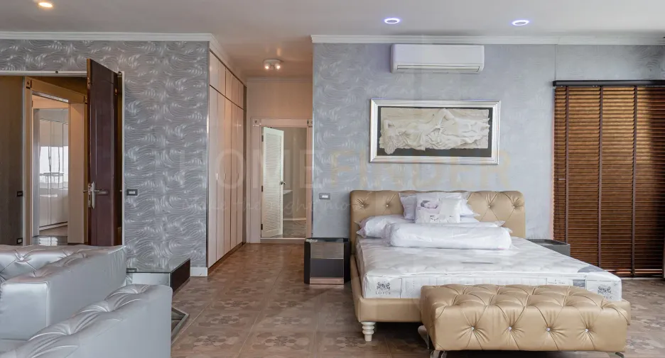 For rent 5 bedrooms condo in Bang Phlat, Bangkok