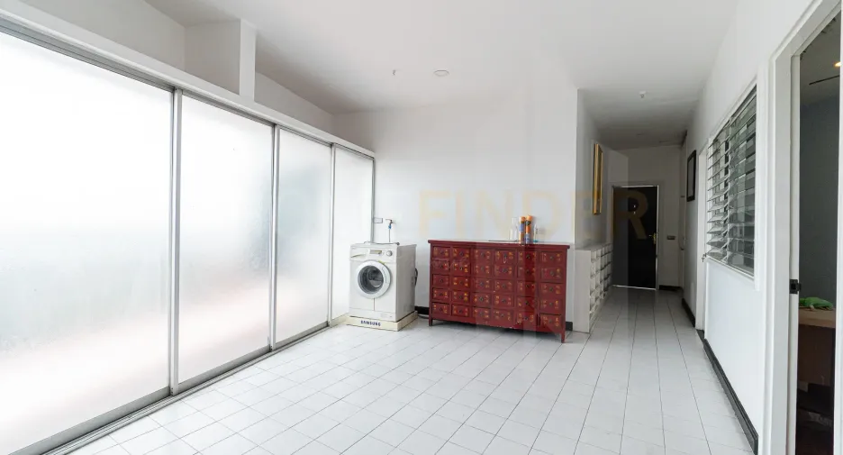 For rent 5 bedrooms condo in Bang Phlat, Bangkok