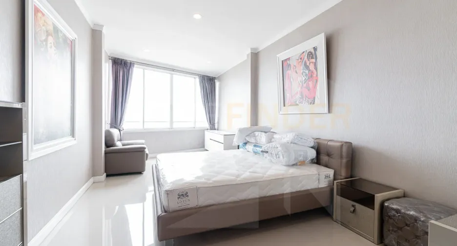 For rent 5 bedrooms condo in Bang Phlat, Bangkok