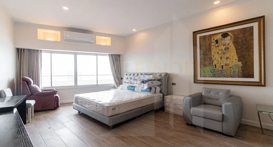 For rent 5 bedrooms condo in Bang Phlat, Bangkok