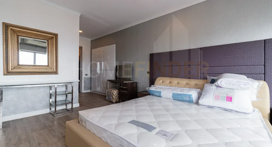 For rent 5 bedrooms condo in Bang Phlat, Bangkok