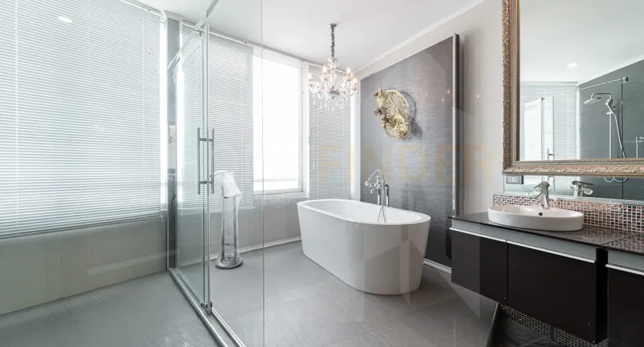 For rent 5 bedrooms condo in Bang Phlat, Bangkok
