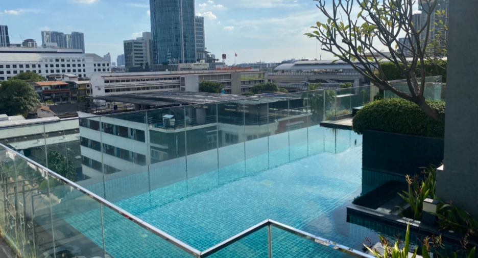 For sale 1 bed condo in Phra Khanong, Bangkok