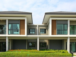Casa adosada en venta de 3 habitaciones en Lat Krabang, Bangkok