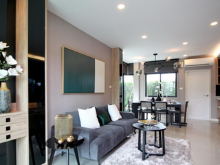 Casa adosada en venta de 3 habitaciones en Lat Krabang, Bangkok