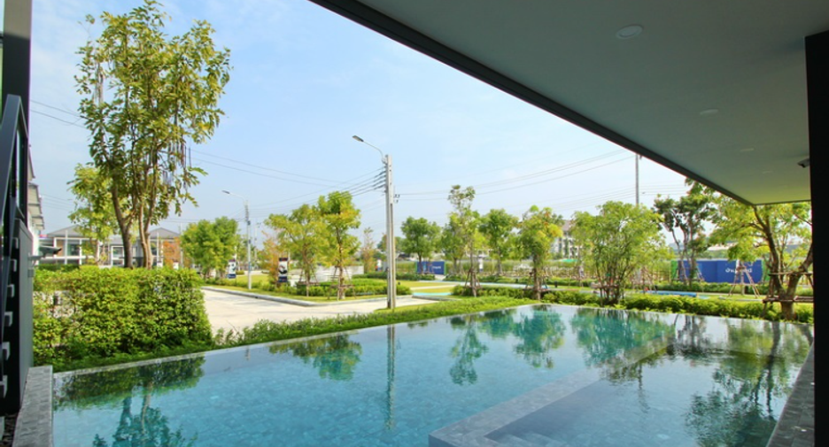 Casa adosada en venta de 3 habitaciones en Lat Krabang, Bangkok