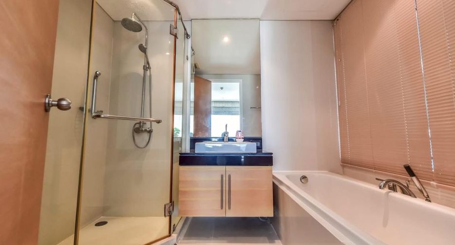 For sale 2 bedrooms condo in Khlong Toei, Bangkok