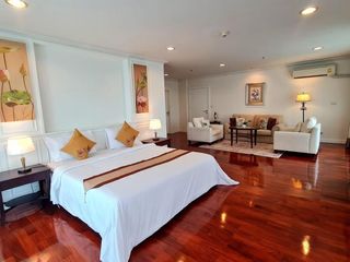 For rent 4 bedrooms condo in Watthana, Bangkok