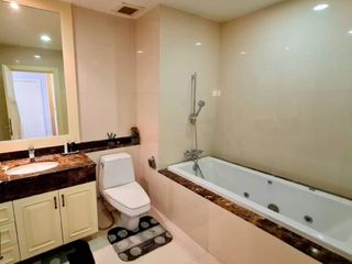 For rent 4 bedrooms condo in Watthana, Bangkok