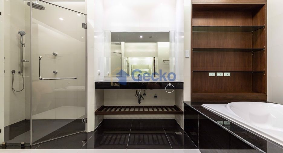 For sale 3 bedrooms condo in Jomtien, Pattaya
