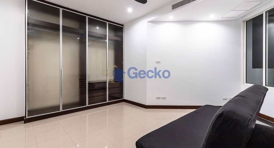For sale 3 bedrooms condo in Jomtien, Pattaya