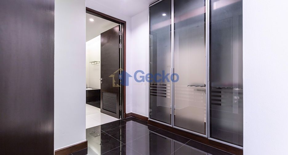 For sale 3 bedrooms condo in Jomtien, Pattaya