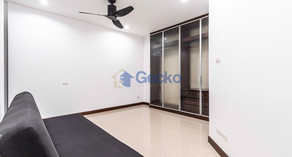 For sale 3 bedrooms condo in Jomtien, Pattaya
