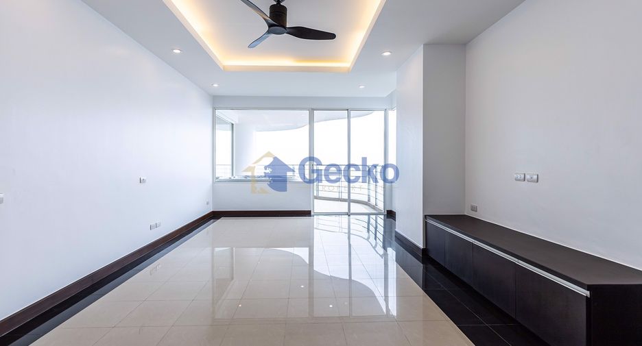 For sale 3 bedrooms condo in Jomtien, Pattaya