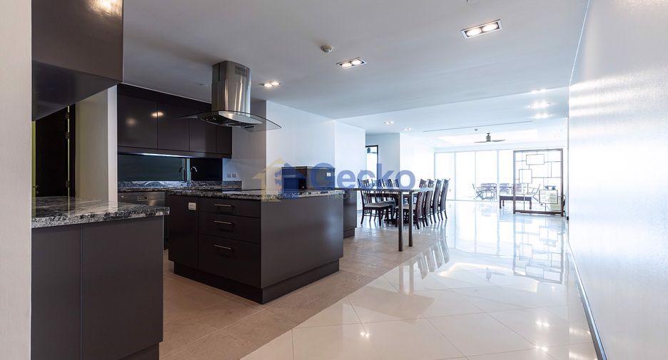 For sale 3 bedrooms condo in Jomtien, Pattaya