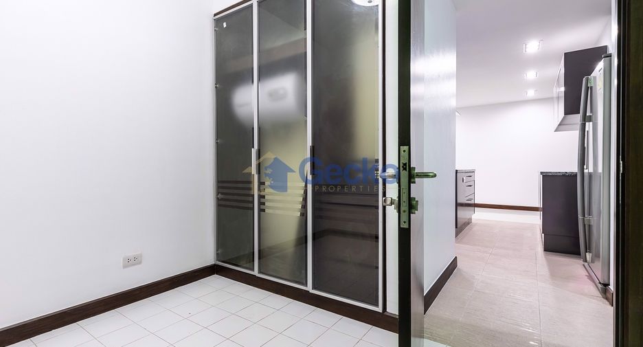 For sale 3 bedrooms condo in Jomtien, Pattaya