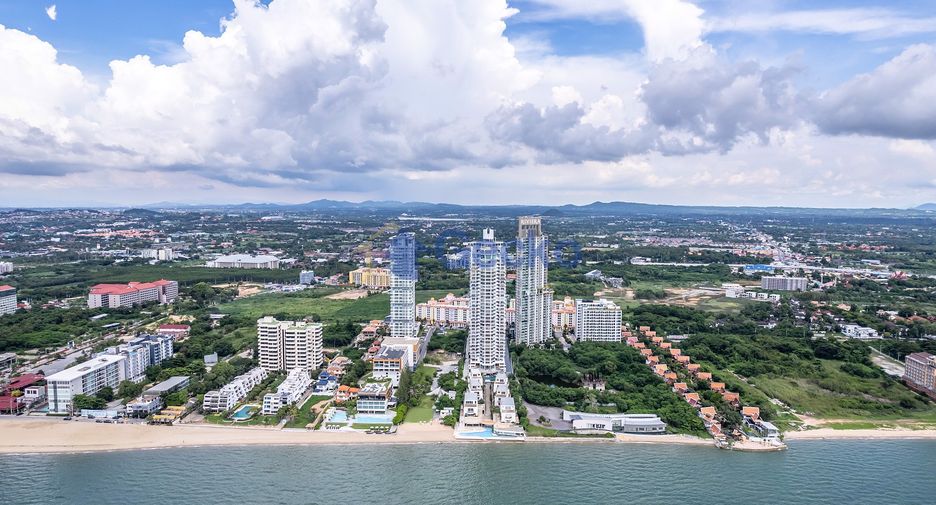 For sale 3 bedrooms condo in Jomtien, Pattaya