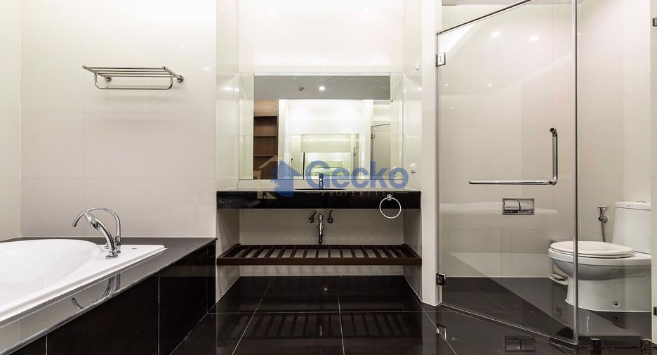 For sale 3 bedrooms condo in Jomtien, Pattaya