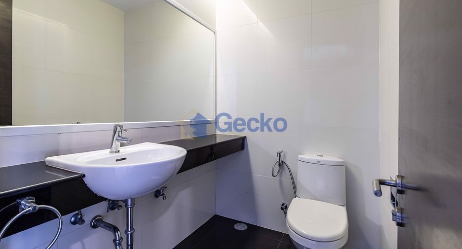 For sale 3 bedrooms condo in Jomtien, Pattaya