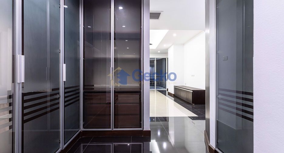 For sale 3 bedrooms condo in Jomtien, Pattaya