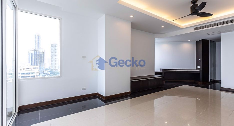 For sale 3 bedrooms condo in Jomtien, Pattaya