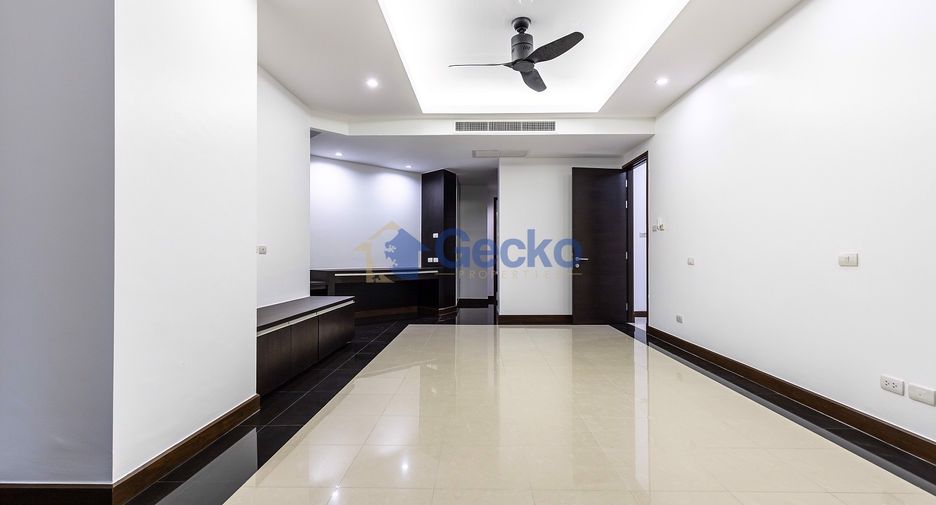 For sale 3 bedrooms condo in Jomtien, Pattaya
