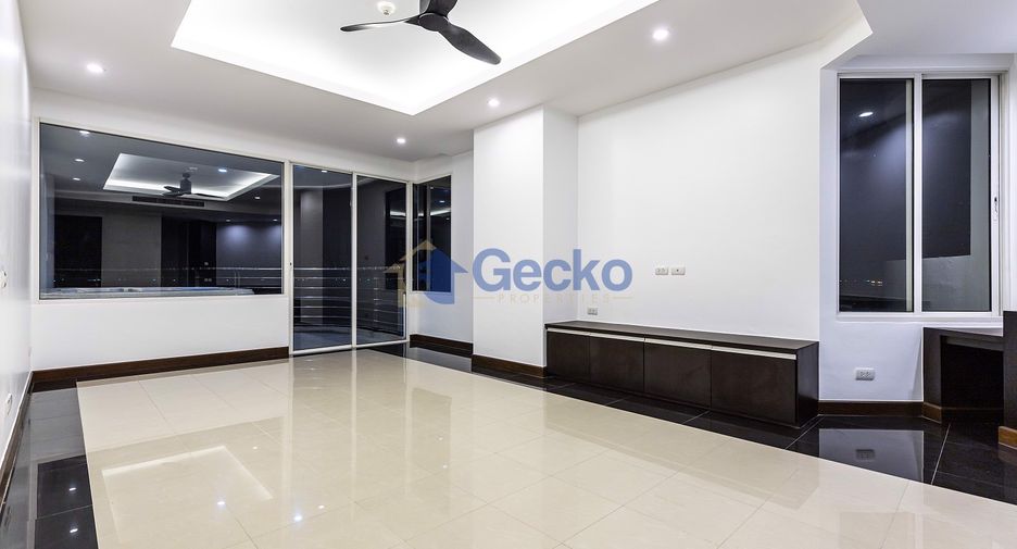 For sale 3 bedrooms condo in Jomtien, Pattaya