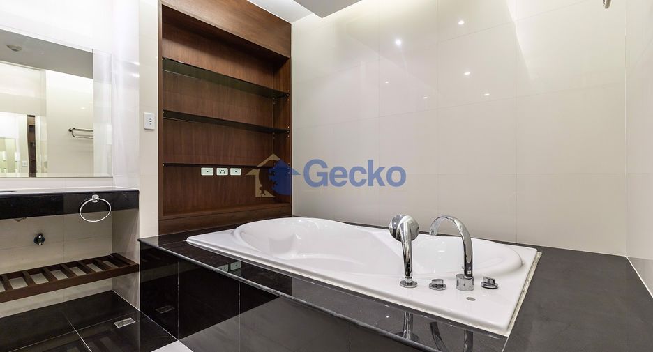 For sale 3 bedrooms condo in Jomtien, Pattaya