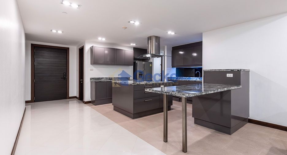 For sale 3 bedrooms condo in Jomtien, Pattaya